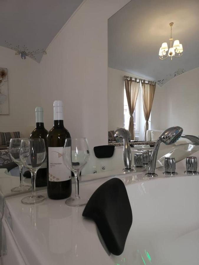 Domus Porta Pia Luxury Con Jacuzzi Appartement