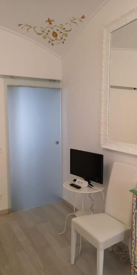 Domus Porta Pia Luxury Con Jacuzzi Apartment